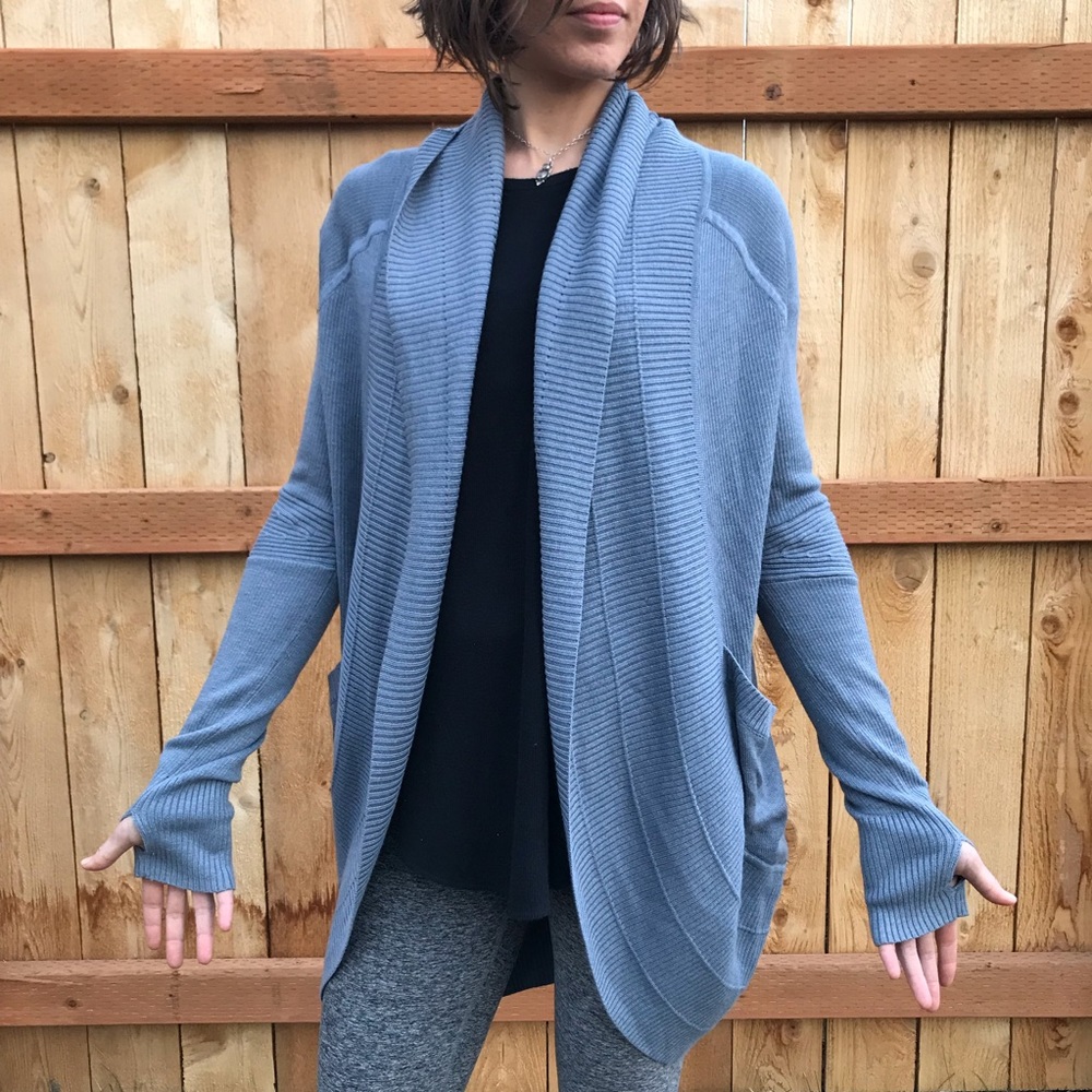 Lululemon Transformation Wrap size 8 but fits a 6